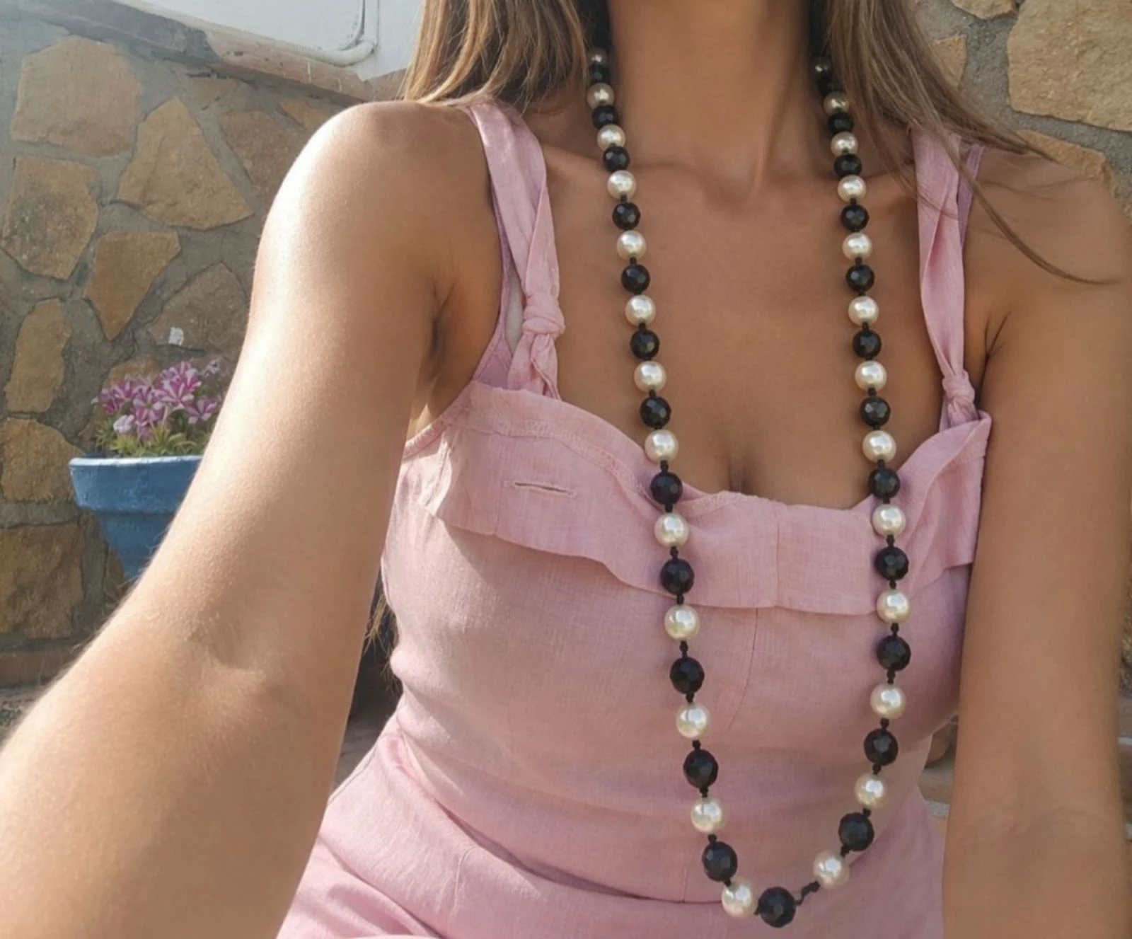 Collar hilera. Vintage. Perla sintético. Color natural y negro.